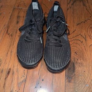 Nike triple black vapor max